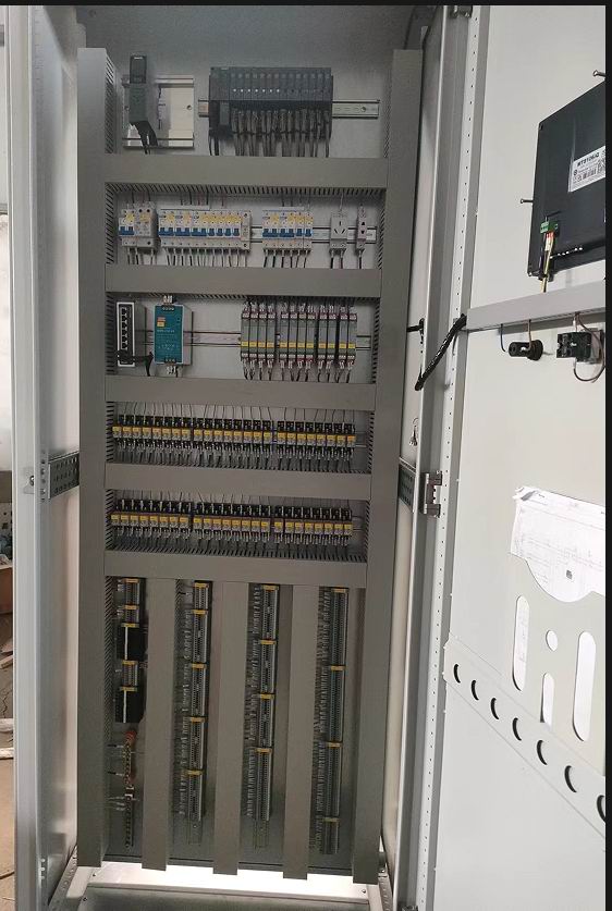 PLC控制柜.jpg
