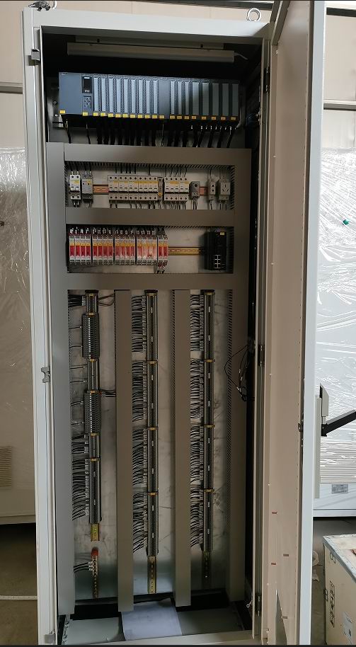 PLC控制柜.jpg